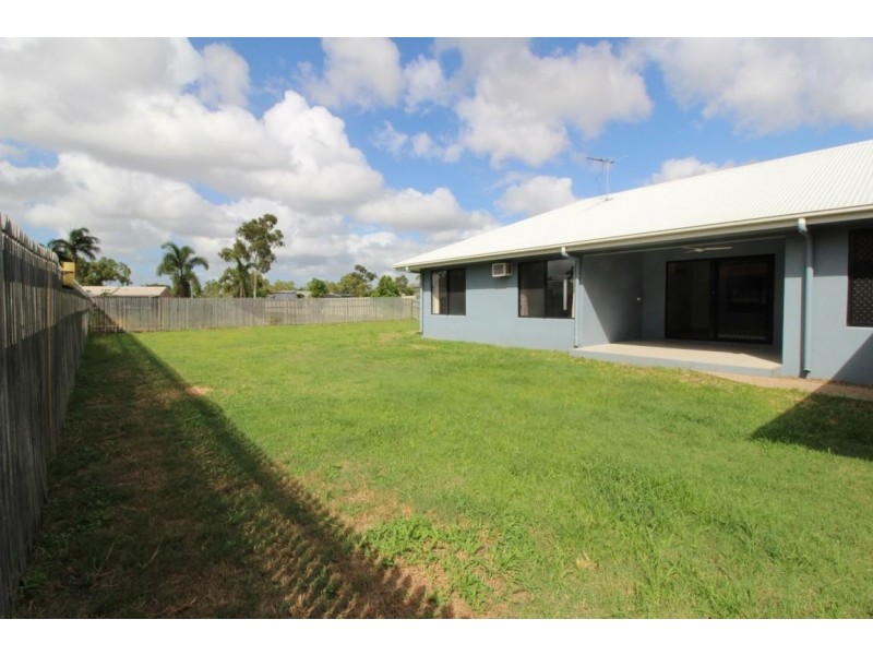 3 Limerick Way, Mount Low QLD 4818