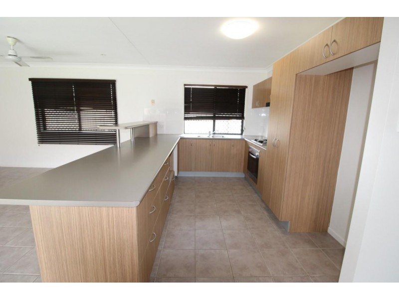 3 Limerick Way, Mount Low QLD 4818