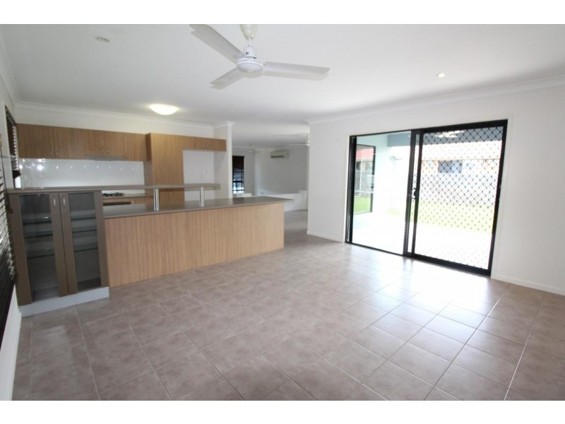 3 Limerick Way, Mount Low QLD 4818
