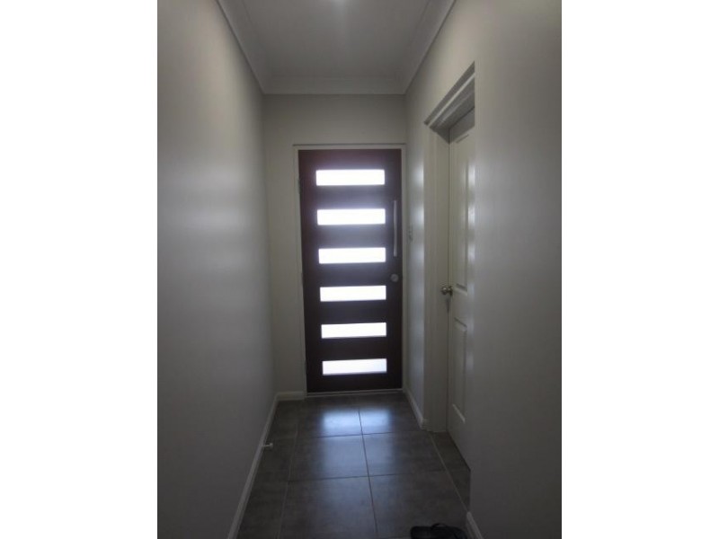 2/7  Friday Avenue, Burdell QLD 4818