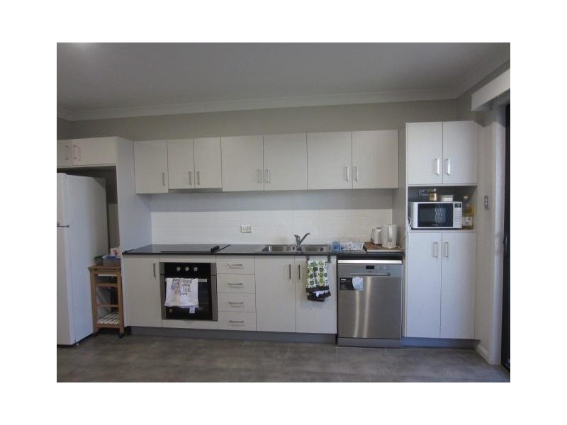 2/7  Friday Avenue, Burdell QLD 4818