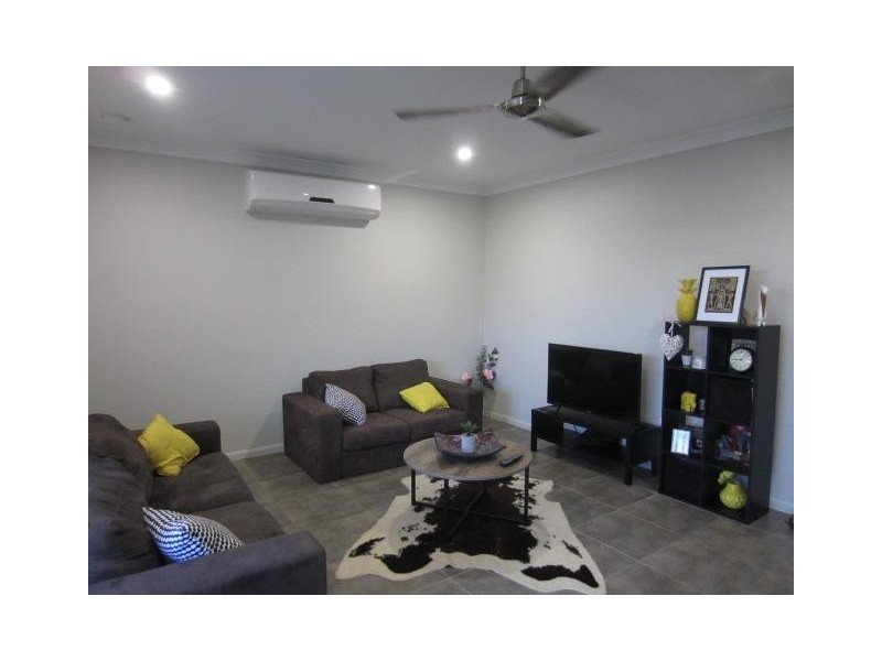2/7  Friday Avenue, Burdell QLD 4818