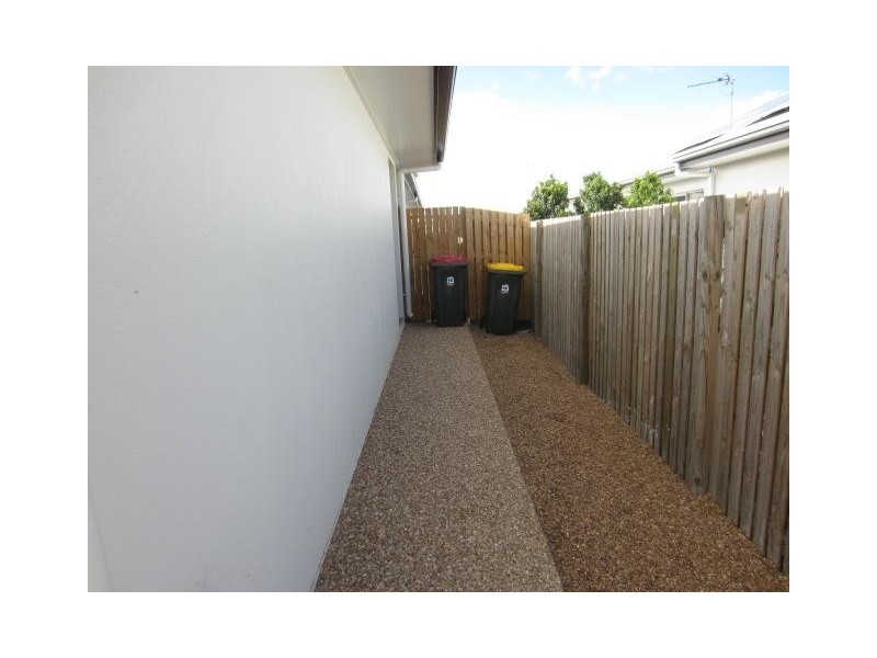 2/7  Friday Avenue, Burdell QLD 4818