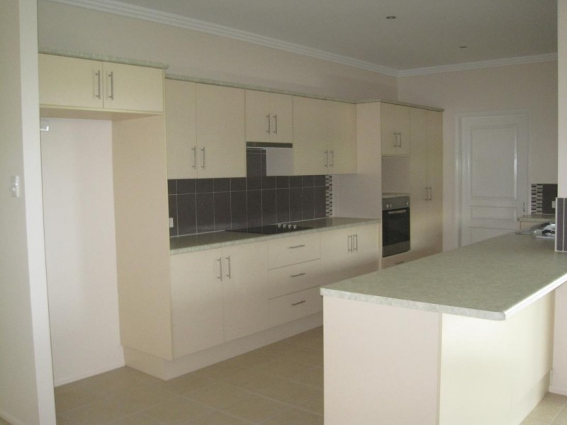 4 Dungarra Place, Bushland Beach QLD 4818