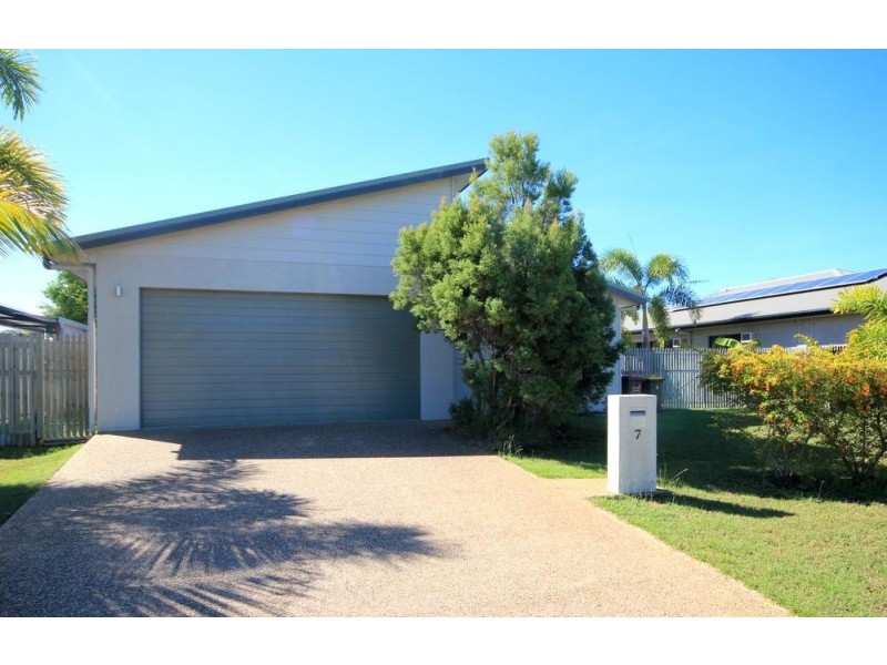 7 Eungella Court, Bushland Beach QLD 4818