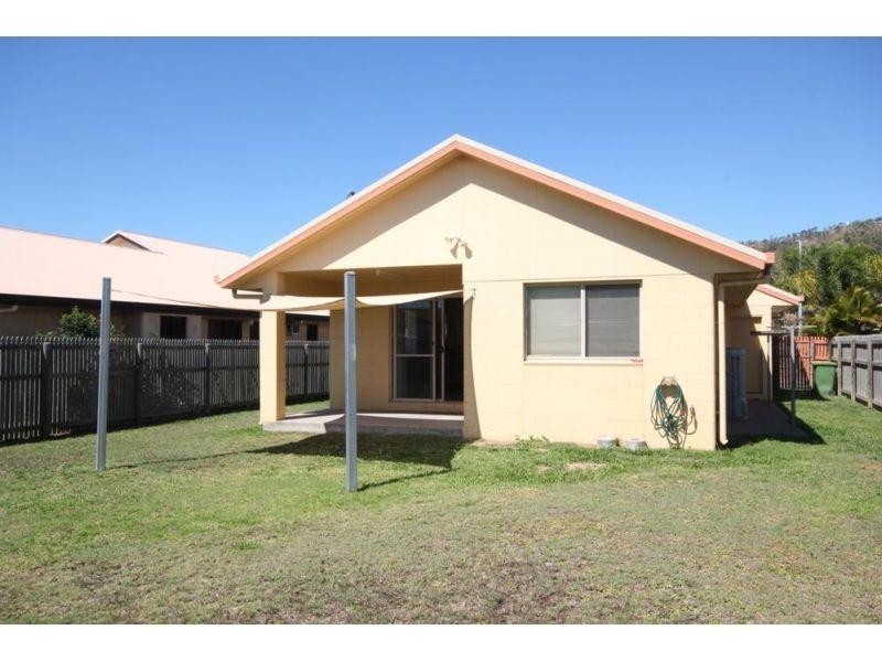 25 Saxby Crescent, Mount Louisa QLD 4814