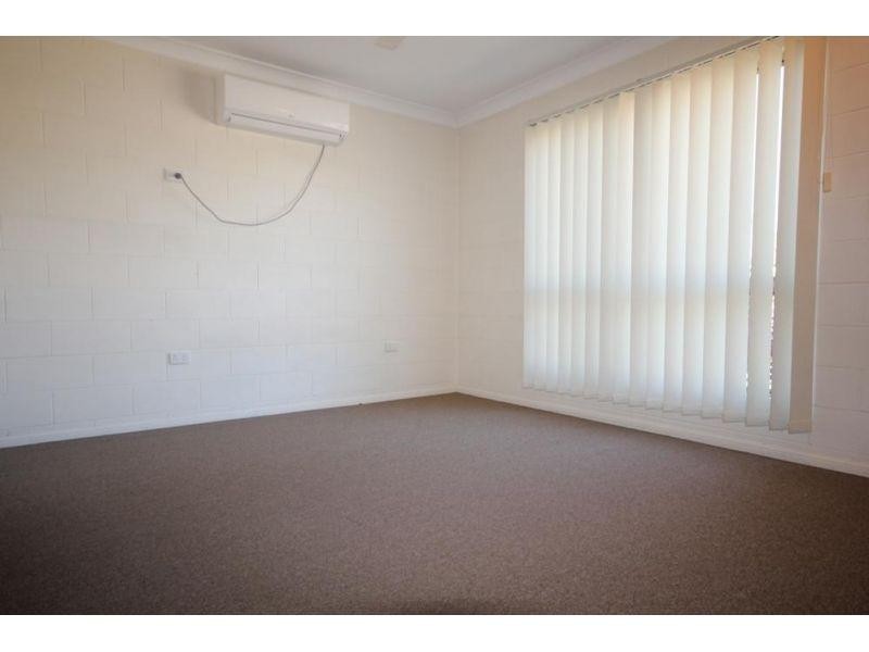 25 Saxby Crescent, Mount Louisa QLD 4814