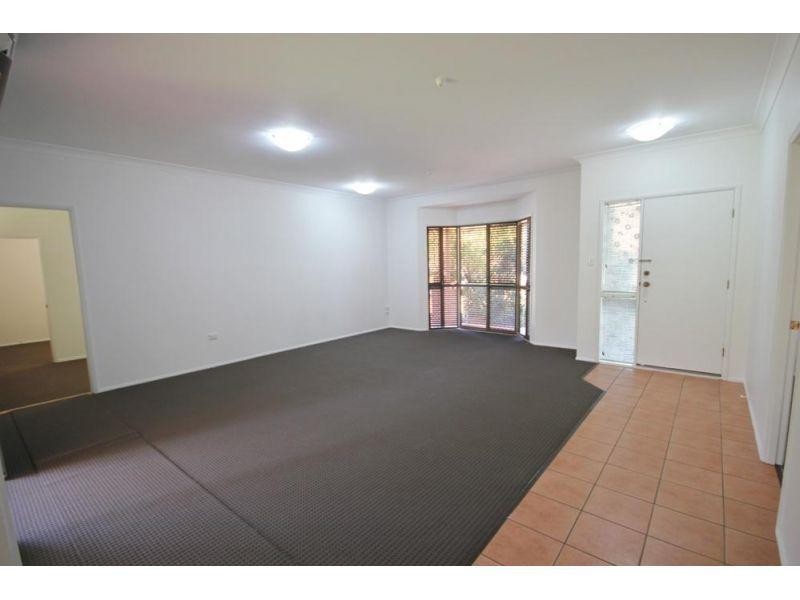 1 Hoop Street, Kirwan QLD 4817