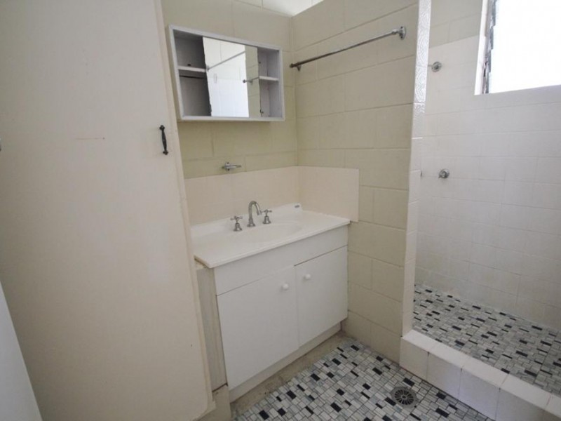 4/43 Hugh Street, West End QLD 4810
