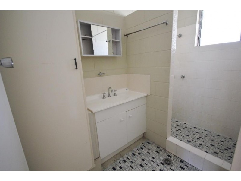 4/43 Hugh Street, West End QLD 4810