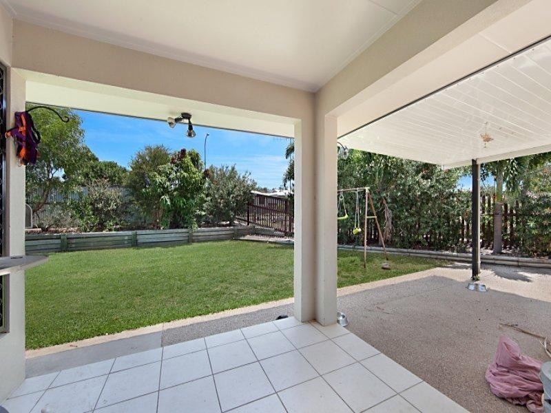 Bushland Beach QLD 4818