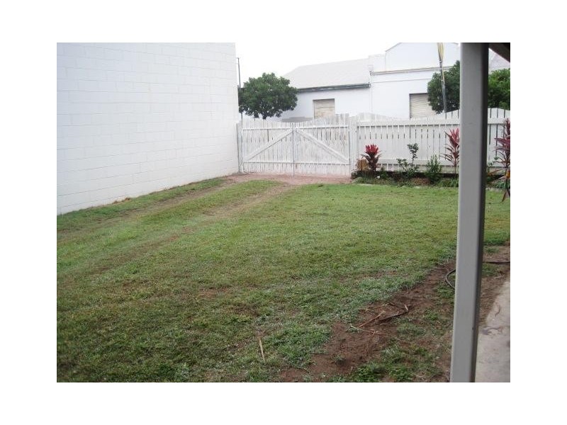 2/4 Cannan Street, South Townsville QLD 4810