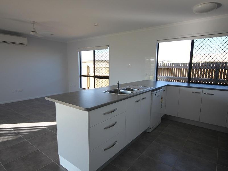 43 Sanctum Drive, Mount Low QLD 4818