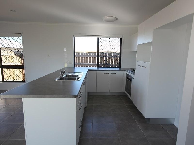 43 Sanctum Drive, Mount Low QLD 4818