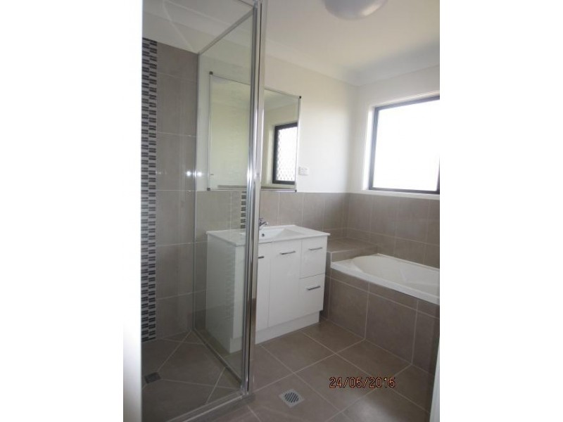 8A Catho Avenue, Mount Low QLD 4818