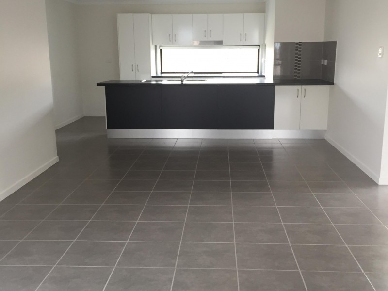 4 Catho Avenue, Mount Low QLD 4818