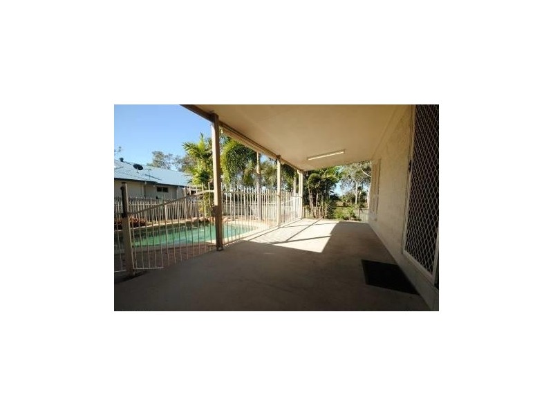 15 Luke Court, Bushland Beach QLD 4818