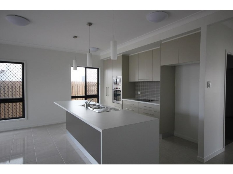 73 Sunhaven Boulevard, Burdell QLD 4818