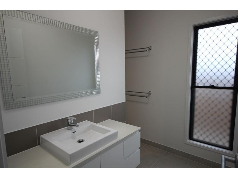 73 Sunhaven Boulevard, Burdell QLD 4818