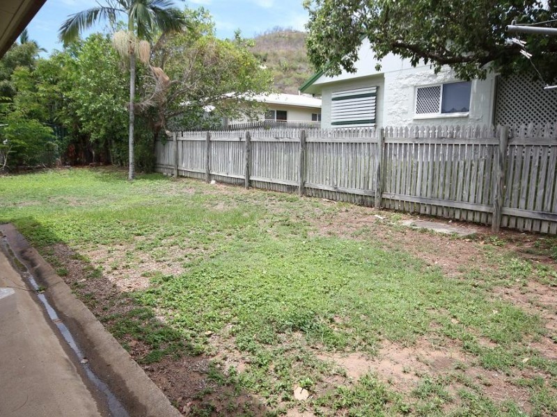 1/7  Banora Court, Mount Louisa QLD 4814