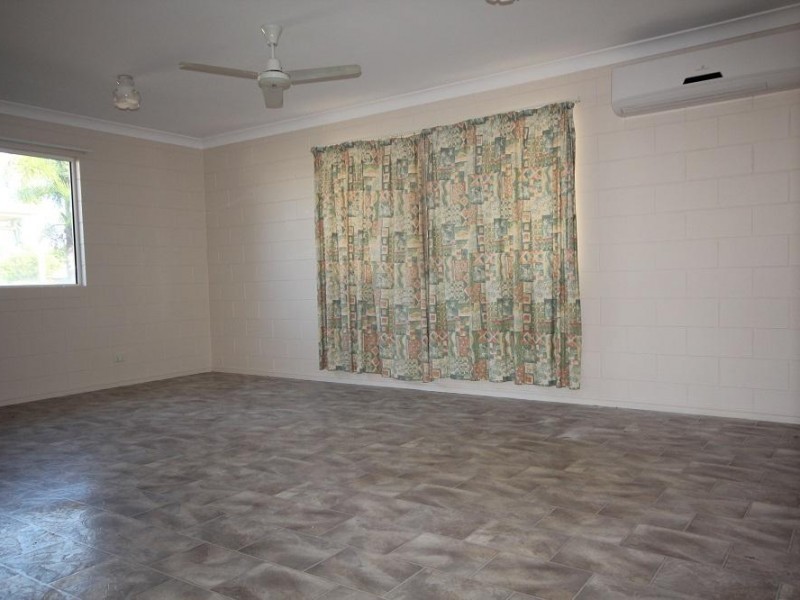 22  Amber Avenue, Rasmussen QLD 4815