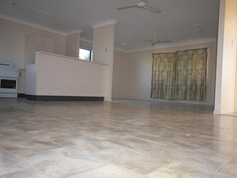 22  Amber Avenue, Rasmussen QLD 4815