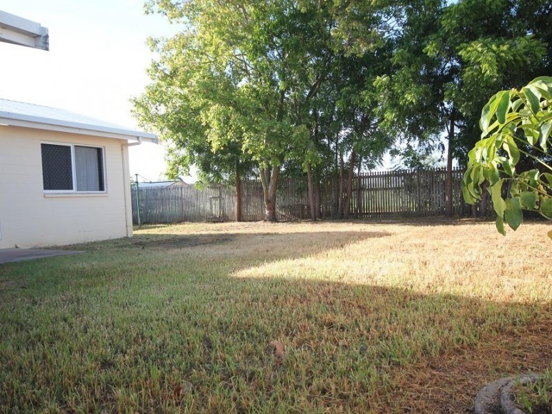22  Amber Avenue, Rasmussen QLD 4815
