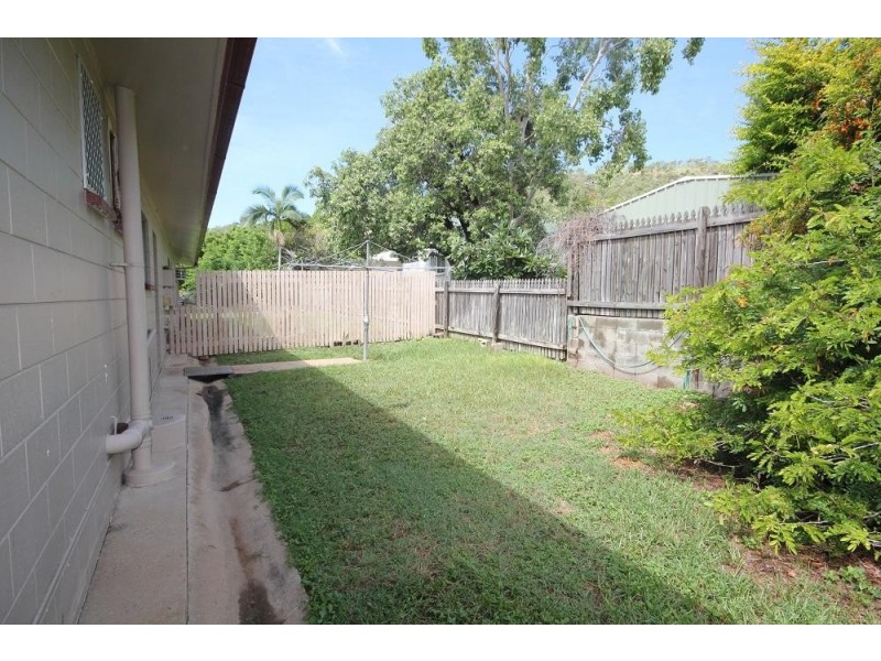 2/7 Banora Court, Mount Louisa QLD 4814