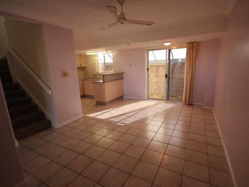 3/10 Vivian Street, Pimlico QLD 4812