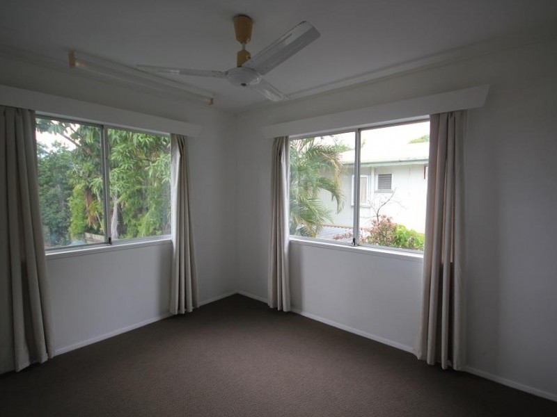 2/14 Fraser Avenue, Cranbrook QLD 4814