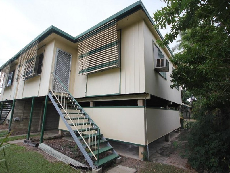 2/14 Fraser Avenue, Cranbrook QLD 4814