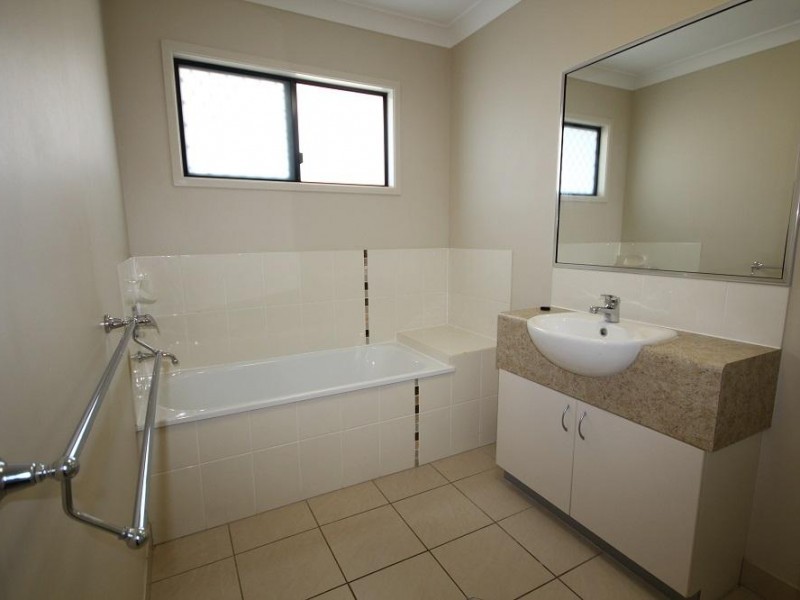 54 Ellsworth Drive, Mount Louisa QLD 4814