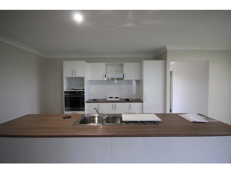 8 Rennot Court, Kelso QLD 4815