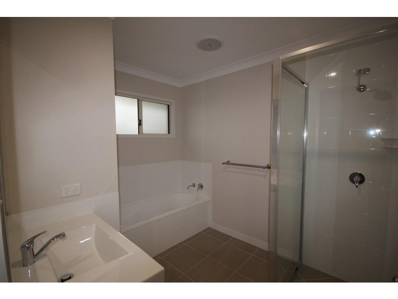 8 Rennot Court, Kelso QLD 4815