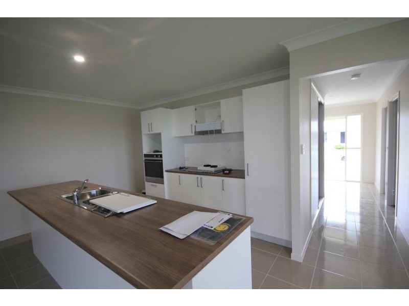 8 Rennot Court, Kelso QLD 4815