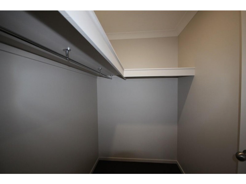 8 Rennot Court, Kelso QLD 4815