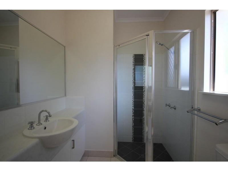 64 Peter Street, Kelso QLD 4815