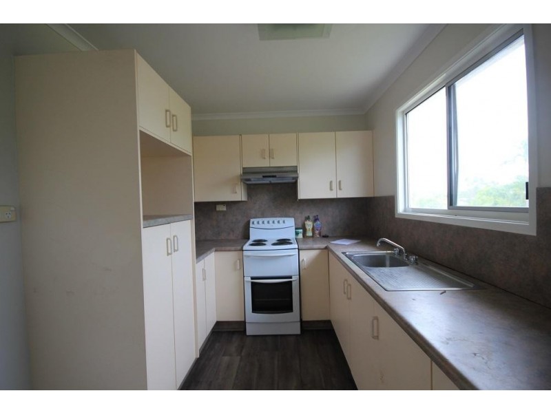 17 Champagne Crescent, Kelso QLD 4815