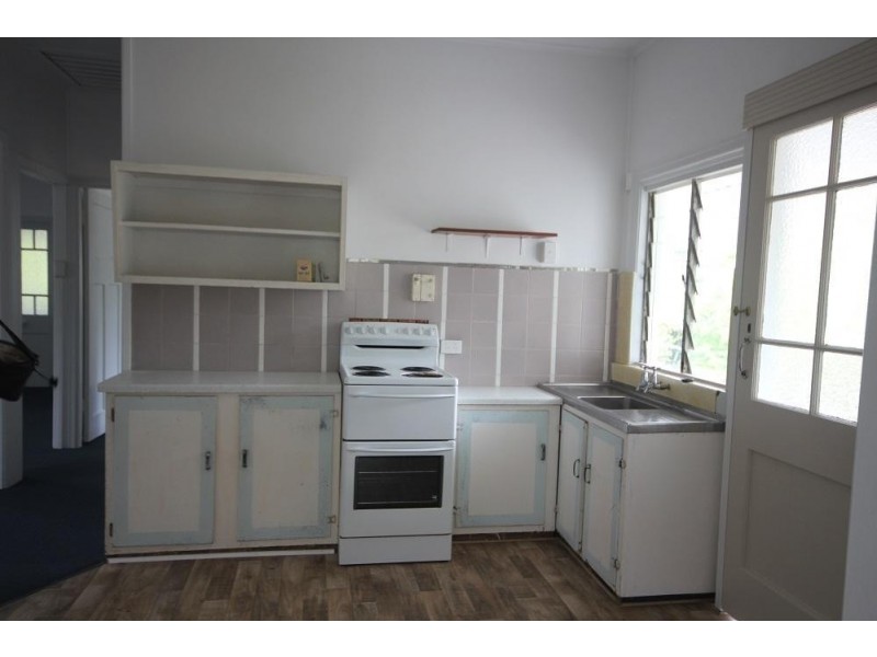 27 Ryan Street, North Ward QLD 4810