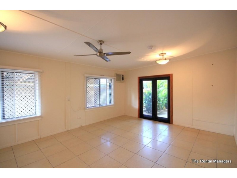 19 Leslie Street, Oonoonba QLD 4811