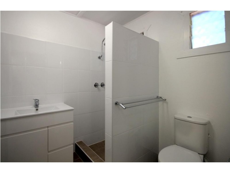 2/23 Gilbert Crescent, Castle Hill QLD 4810