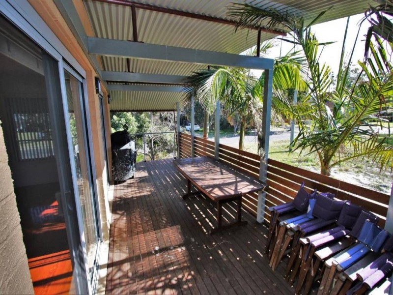 1/12 Russell Street, Hawks Nest NSW 2324