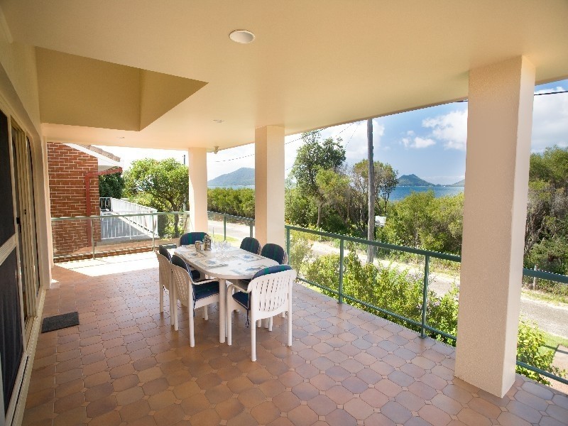 35 The Boulevarde, Hawks Nest NSW 2324