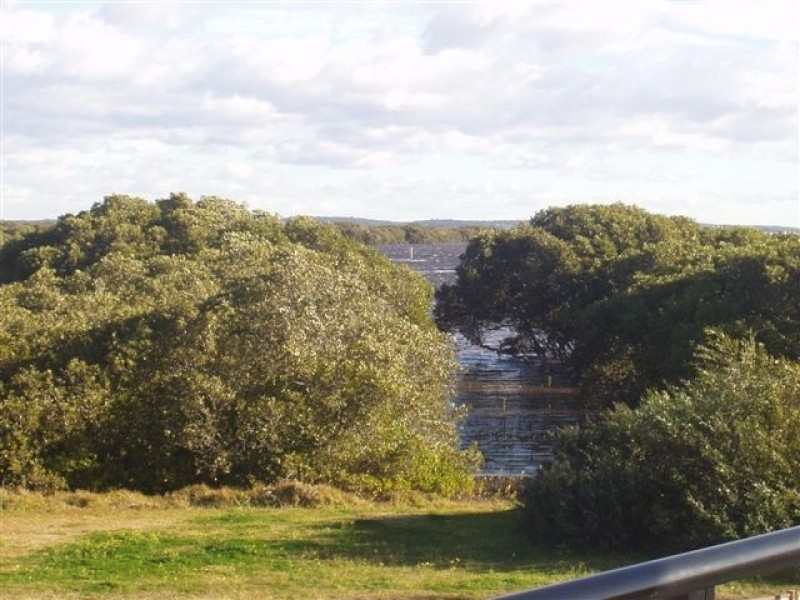 94 Bayview Rd, Tea Gardens NSW 2324