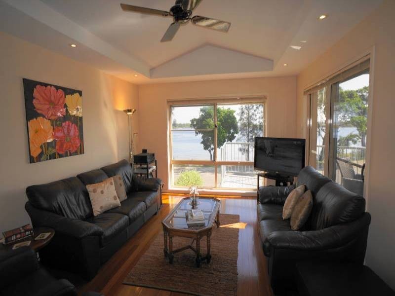 2A Yamba Street, Hawks Nest NSW 2324