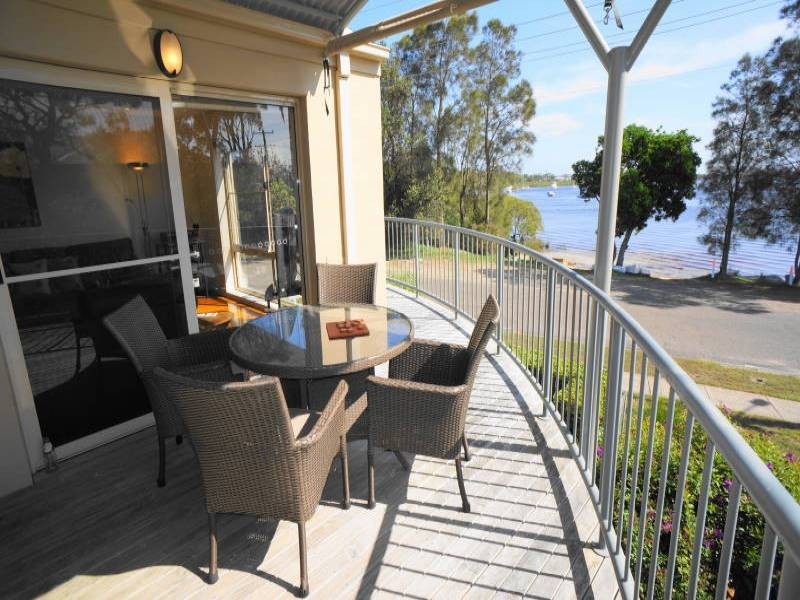 2A Yamba Street, Hawks Nest NSW 2324