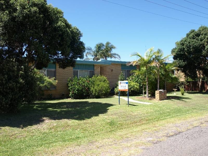 4 Mermaid Ave, Hawks Nest NSW 2324
