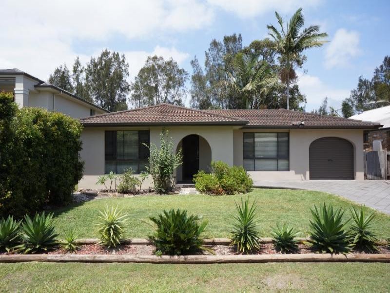 35 Albatross Avenue, Hawks Nest NSW 2324