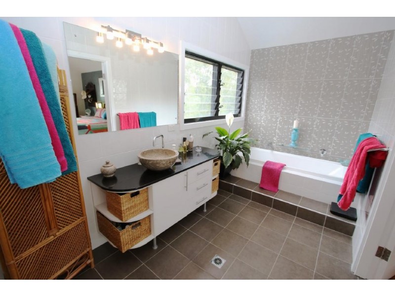 64 Bayview Road, Tea Gardens NSW 2324