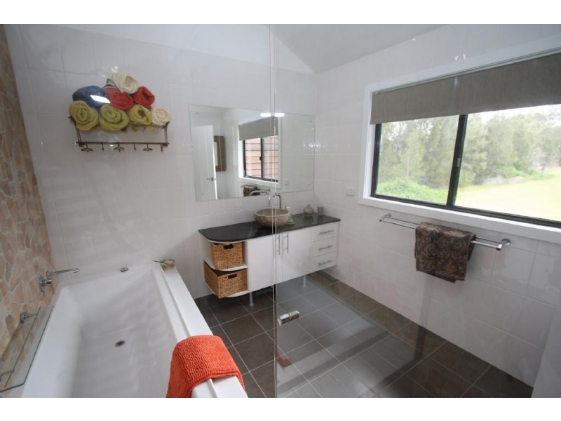 64 Bayview Road, Tea Gardens NSW 2324